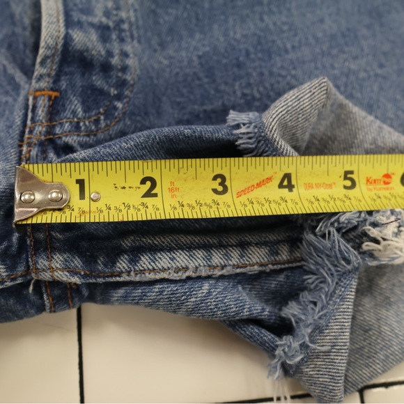 Levi’s 501 button fly cut off shorts size 28 - Picture 4 of 8